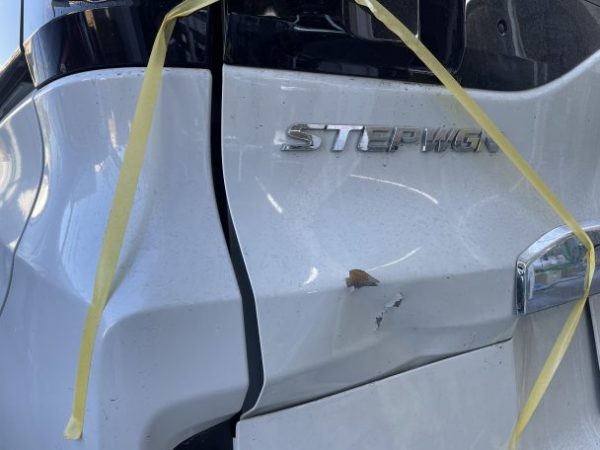 ホンダ　ステップワゴン　バックドアと側面　鈑金修理サムネイル